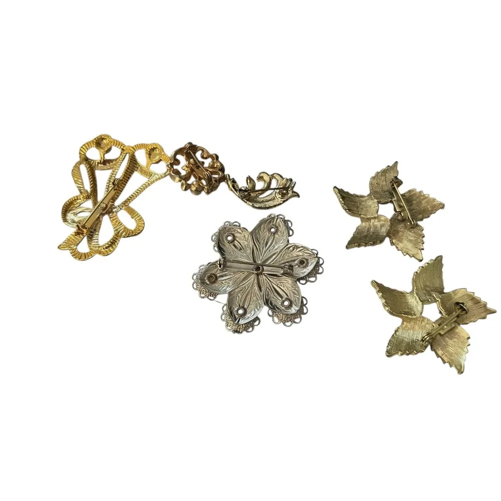 Lot of‎ 6 Vintage Brooches Christmas Bells Flower Leaf Accents Gold Tone